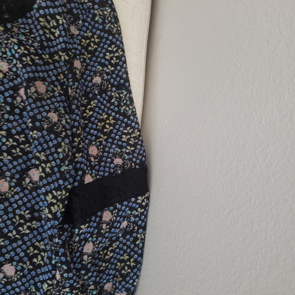 Mossimo Supply Co Hi Lo Quarter Sleeve Top - Picture 4 of 9